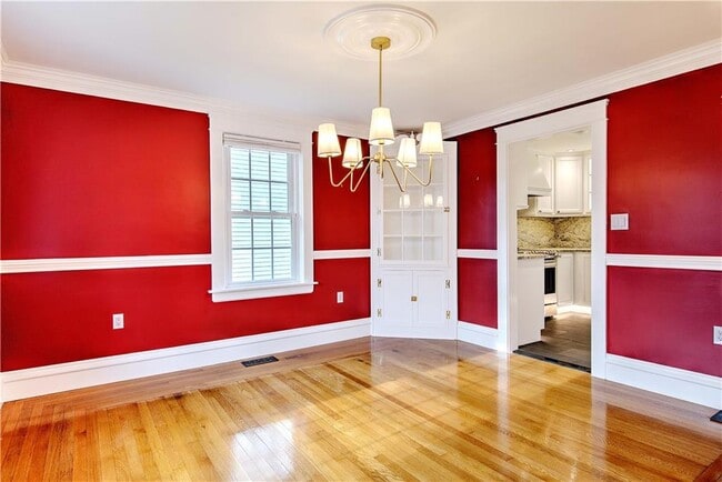 Building Photo - 11 Elmcroft Ave