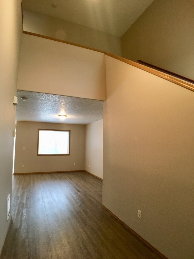 Building Photo - Finic5