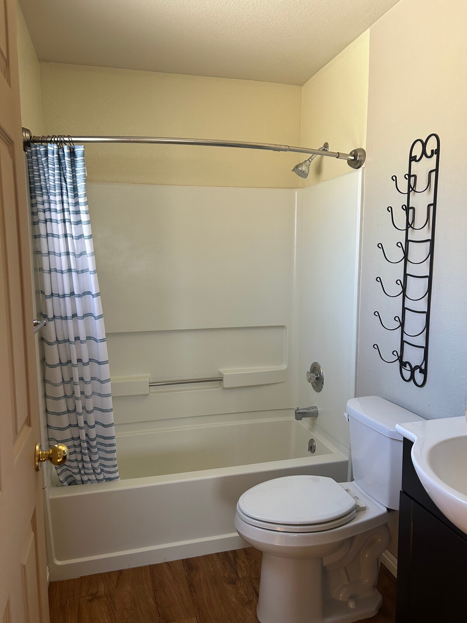 Upstairs bath - 3306 Fairway Loop