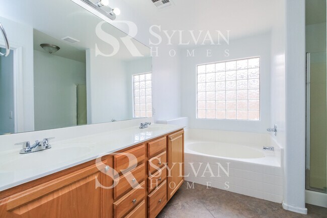 Building Photo - Check out this fantastic 3Br 2Ba home!