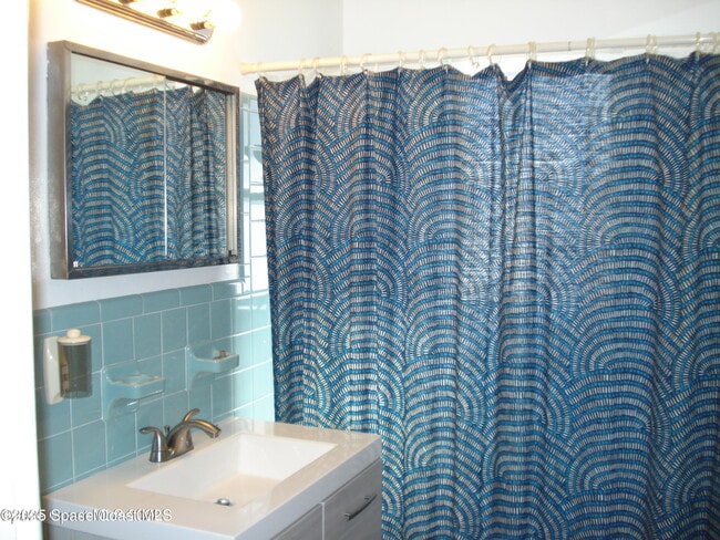 Building Photo - 19 Orange Ave