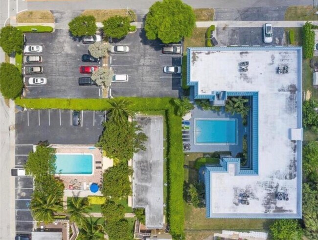 Building Photo - 1975 SE 3rd St