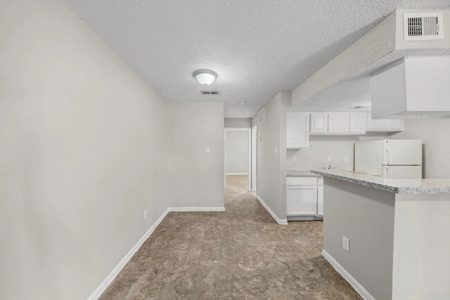 Building Photo - Newly Renovated 1 Bedroom 1 Bathroom  Avai...