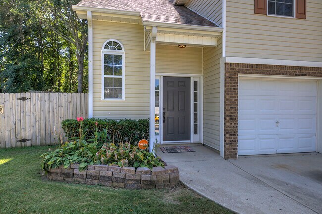 Building Photo - 7202 Cedar Forest Dr