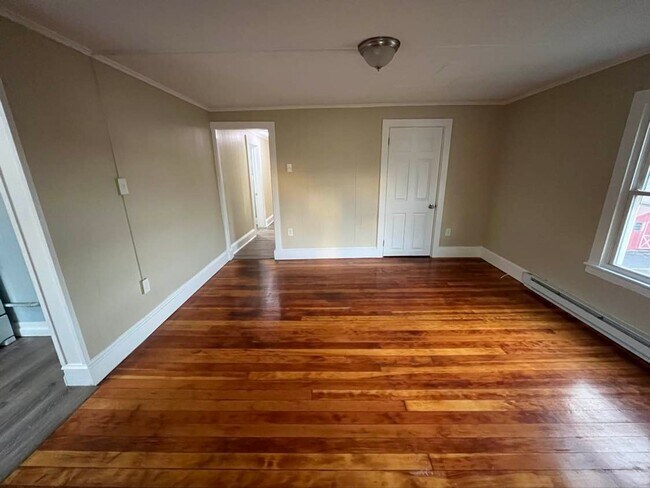 Building Photo - Gorgeous 1-bedroom, Second floor! Apartmen...