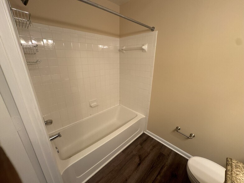Building Photo - 4607 Deepwood Ct