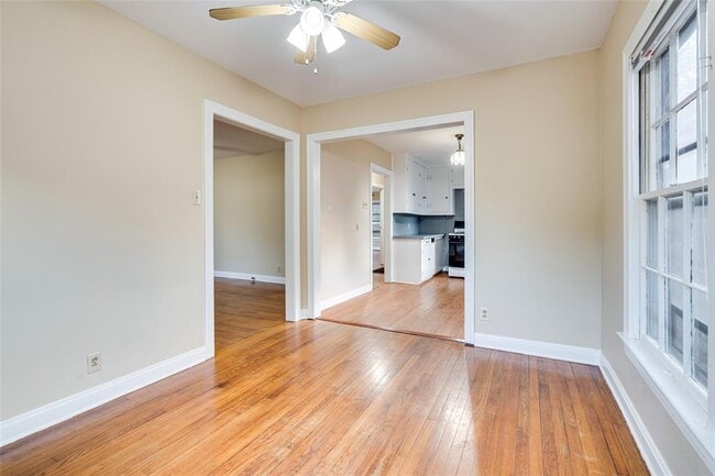 Building Photo - 1011 E 49th St