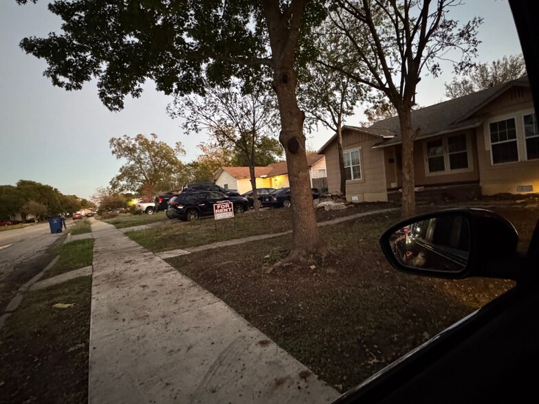 Building Photo - 426 W Hermine Blvd