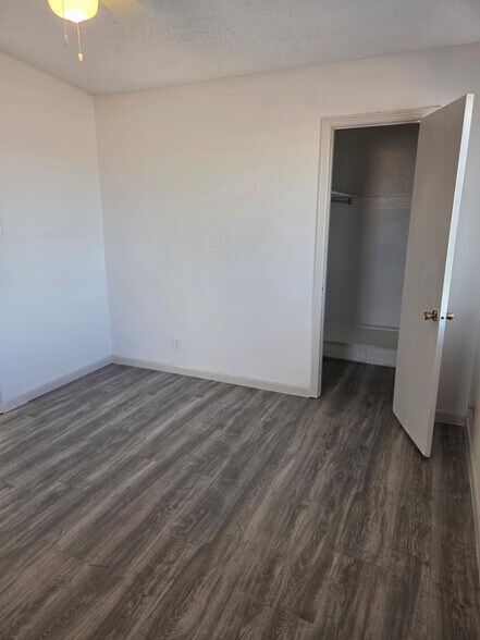 Building Photo - 5620 Salem Dr