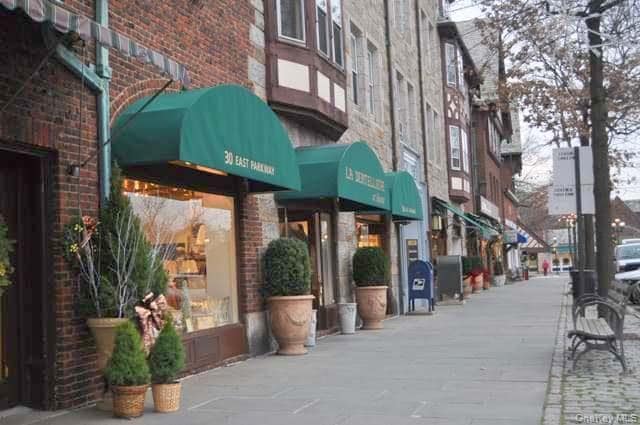 Building Photo - 105 Garth Rd