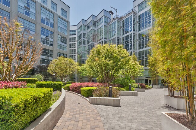 Building Photo - 200 Brannan St