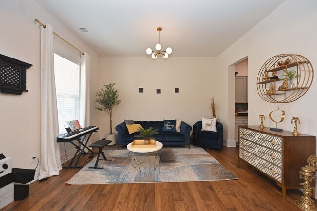 Building Photo - **EXECUTIVE HOME IN WILLIAMSON COUNTY WITH RARE WALK-OUT BASEMENT AND TONS OF STORAGE**