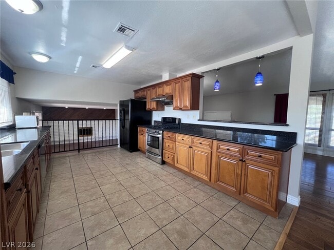 Building Photo - 3850 S Spitze Dr