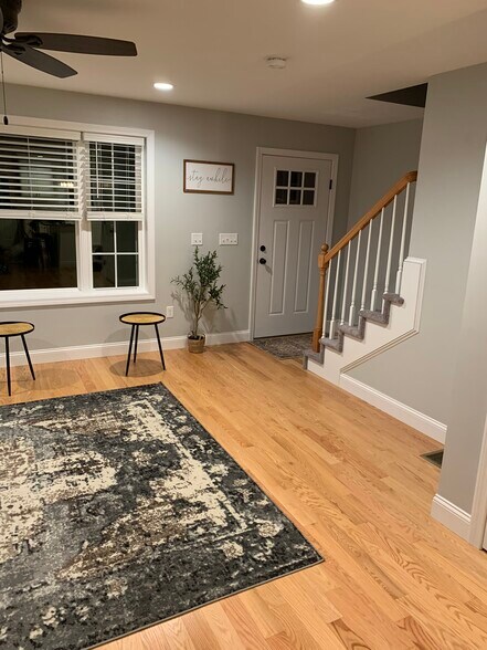 Building Photo - 17 1st St