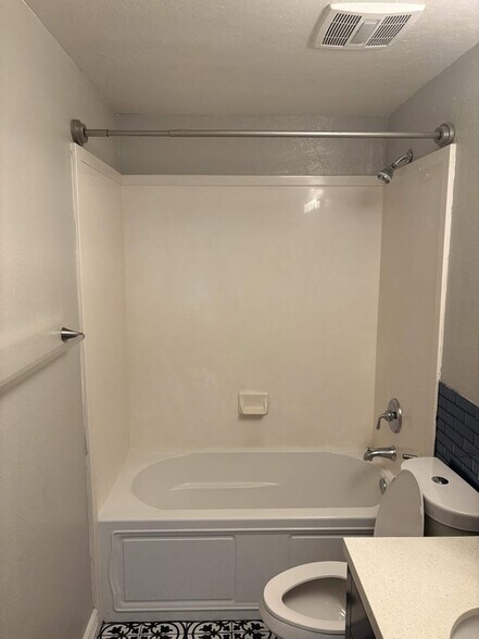 Building Photo - 110 S 800 E