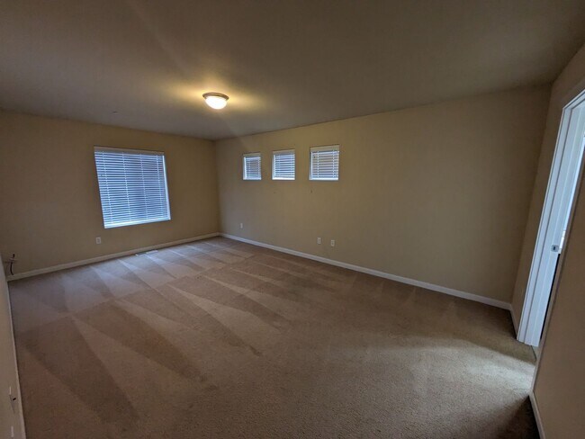 Building Photo - 1077 Hiton Cir