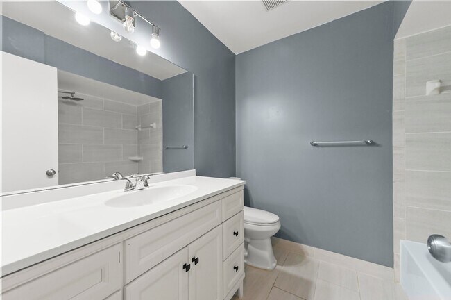 Building Photo - 8495 Lakepoint Ct