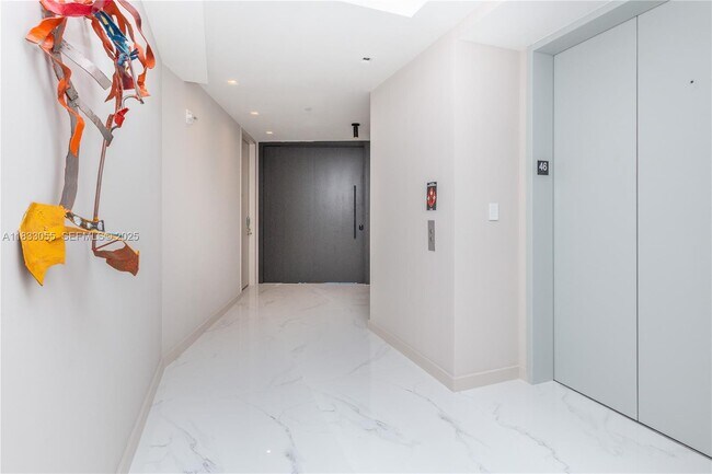 Building Photo - 851 NE 1st Ave