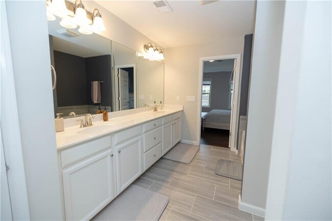 Building Photo - 7245 Heritage Oak Ct