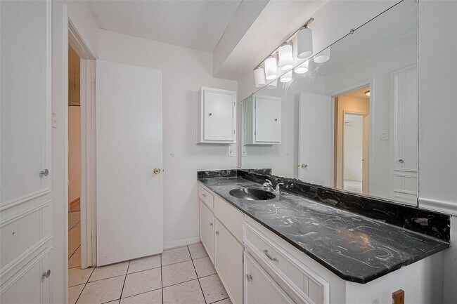 Building Photo - 12111 Pompano Ln