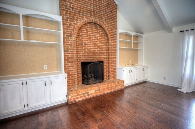 Building Photo - 5733 Connor Blvd