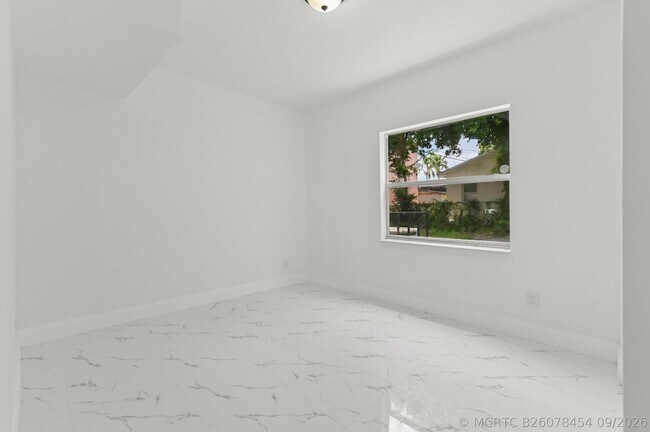 Building Photo - 515 Putnam Rd