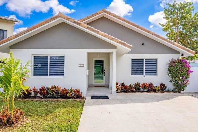 Building Photo - 3425 SW 69th Ave