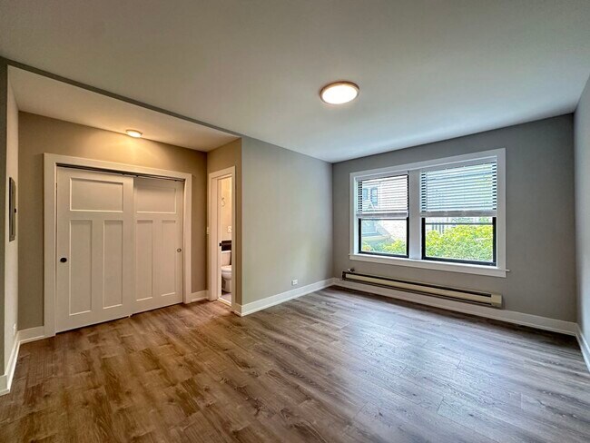 Building Photo - 4551 N Damen Ave