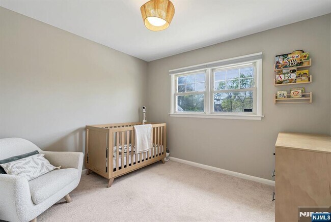 Building Photo - 542 Nagle St