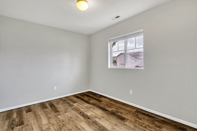 Building Photo - 1927 200 St E