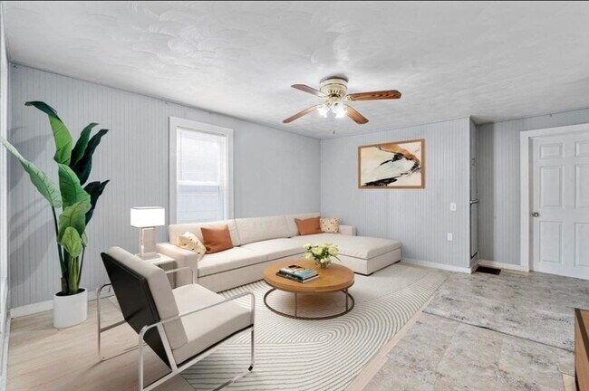 Building Photo - 320 Cedar St