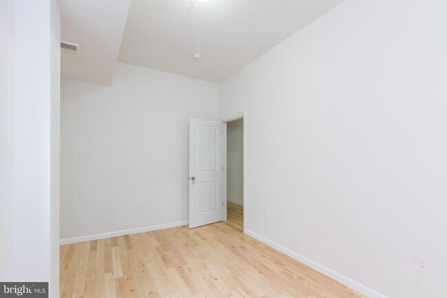 Building Photo - 2031 E Susquehanna Ave