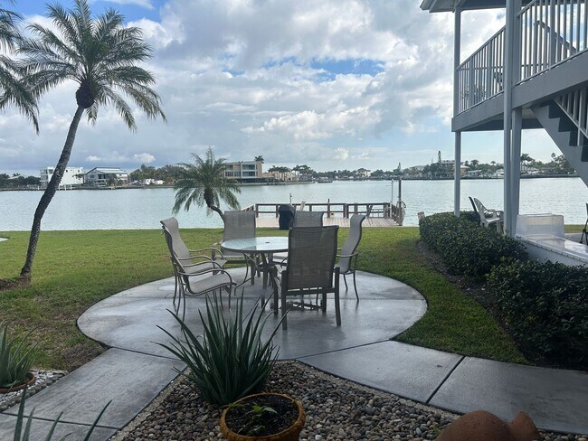 Building Photo - Renovated Treasure Island 1BR Condo - Steps to the Beach!