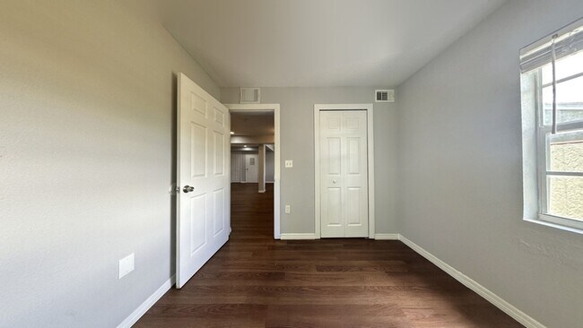 Building Photo - 425 F St