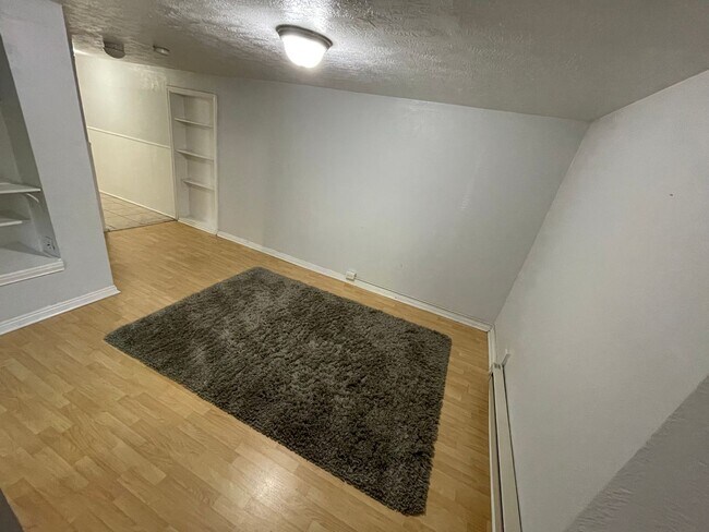 Building Photo - 40 N St E