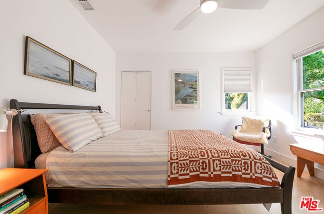 Building Photo - 5676 Hub St