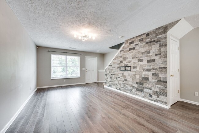 Building Photo - 209 Shadow Glen Dr