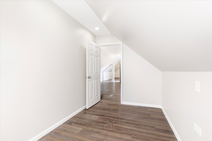 Building Photo - 2246 S Albany Ave