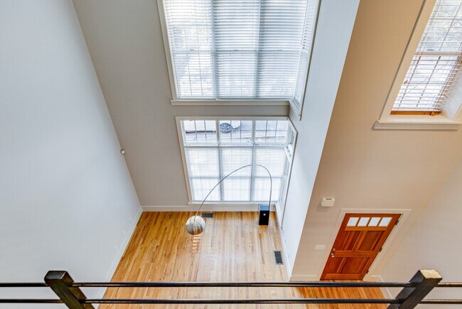 Building Photo - 1038 9th Ave N