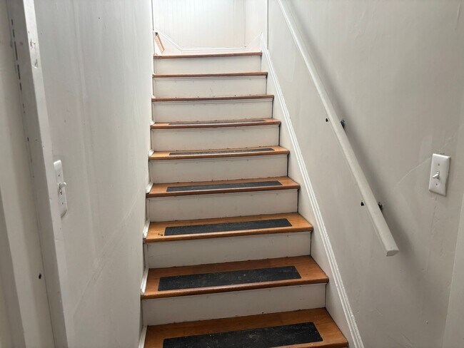 Building Photo - 106 Yeardley Ave