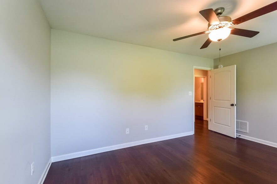 Building Photo - 6164 Humphreys Dr