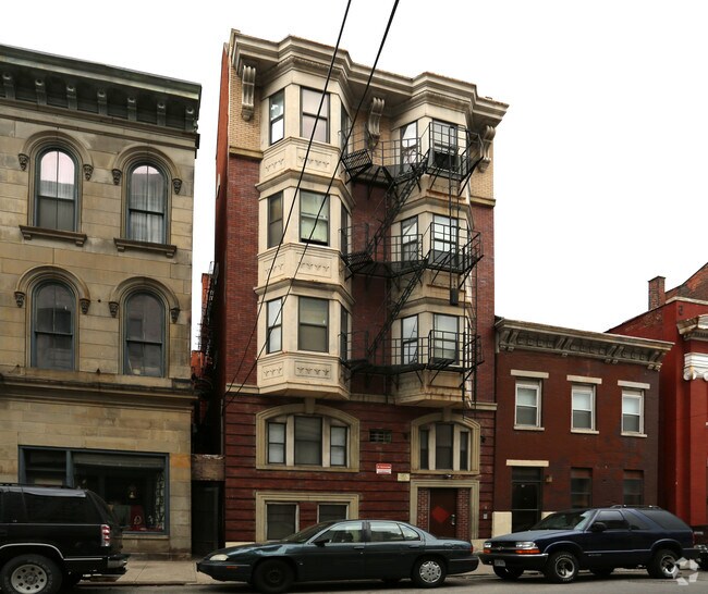 Building Photo - Senate Apartments