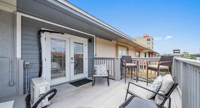 Building Photo - 318 Bream Ave