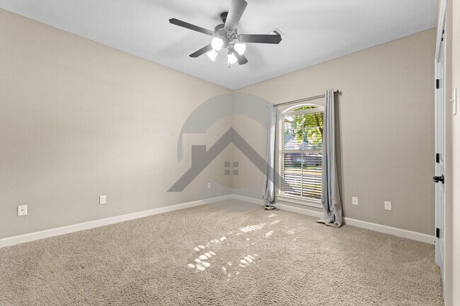 Building Photo - 3005 Plateau Dr