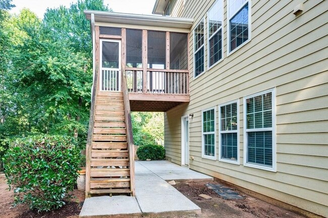 Building Photo - 53 Lakeside Terrace