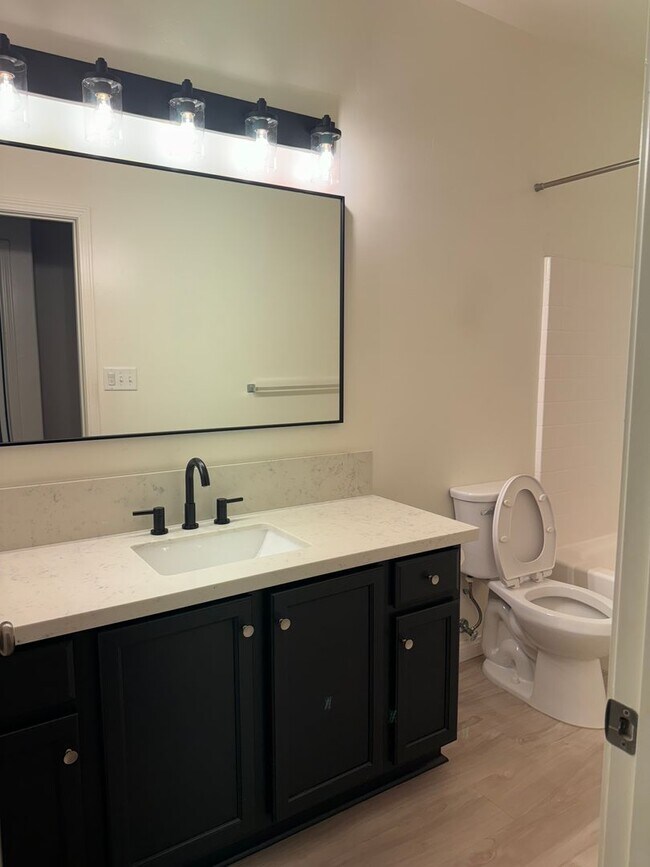 Building Photo - BEAUTIFUL 3 BEDROOM SINGLE FAMILY HOME