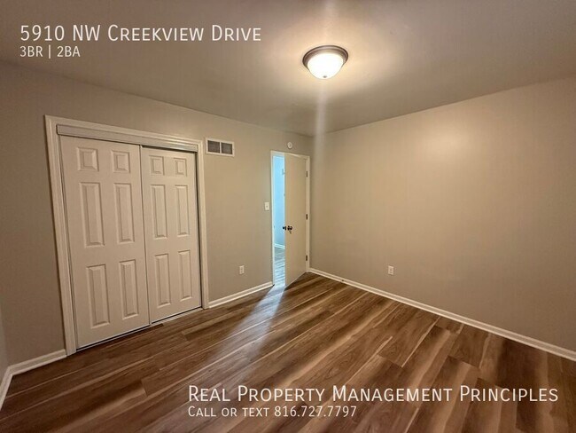 Building Photo - 5910 NW Creekview Drive-