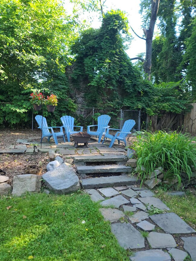 Building Photo - 139 W 4th Ave