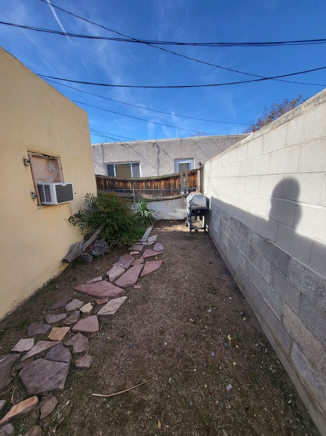 Building Photo - Detached Guest Studio near UNM/CNM