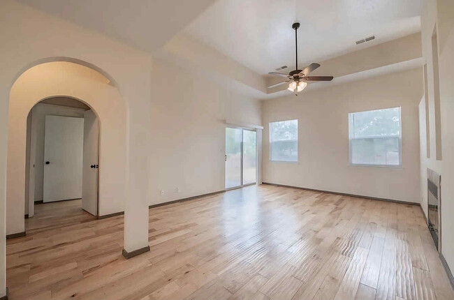 Building Photo - 2436 Manzano Loop NE